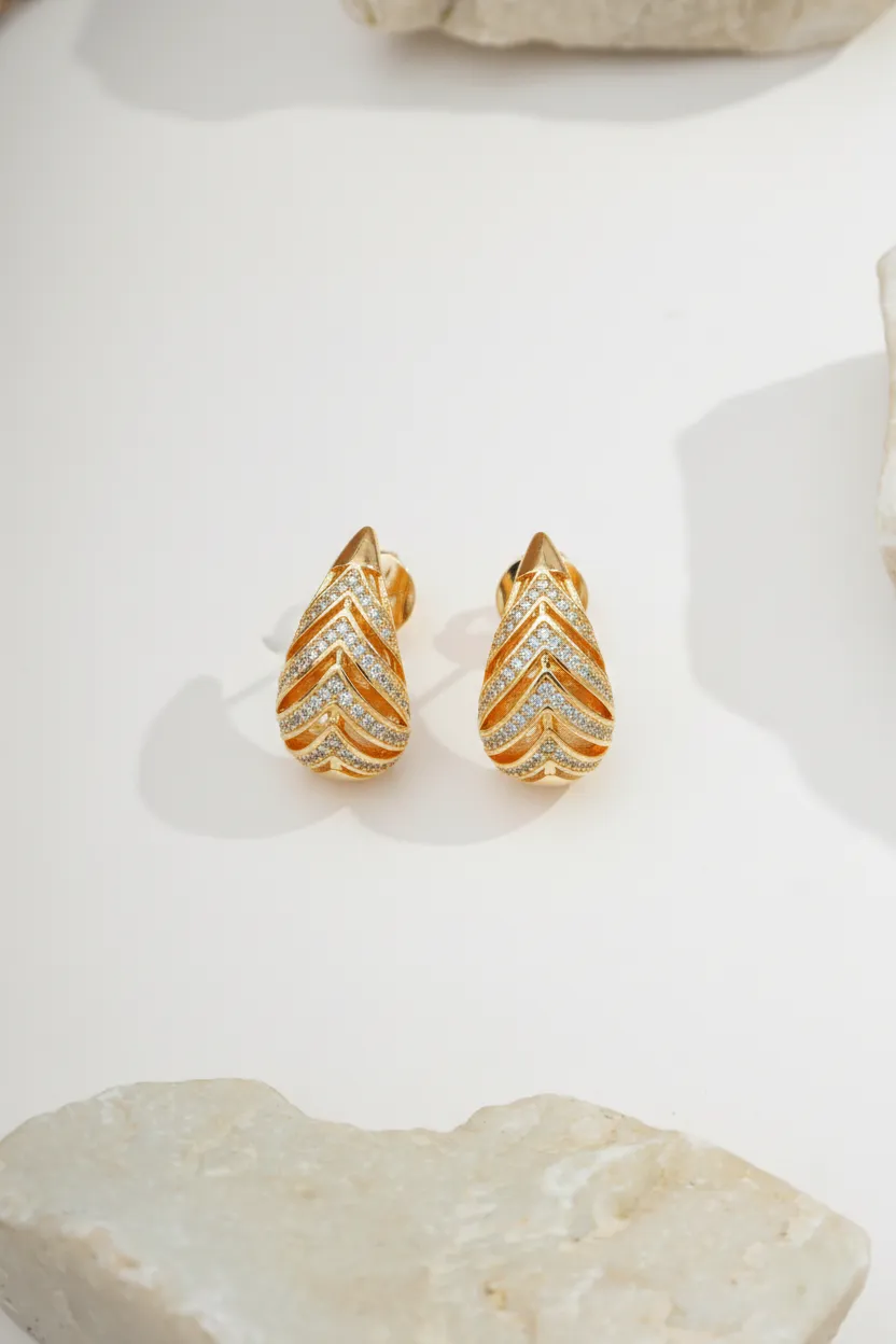 Imagem de Brinco Gota Orgânico Cravejado